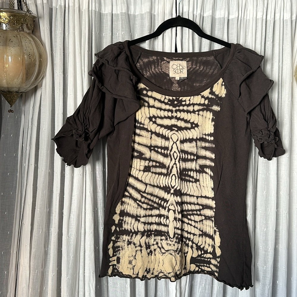 M/L Chaser Boho Earthy Tie Dyed Ruffle Sleeve T-shirt. Soft grey black with tan